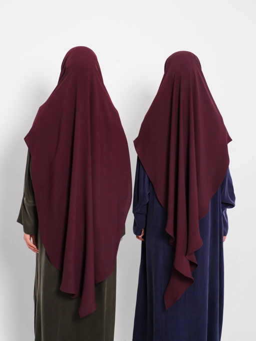 Image of Nujayl Khiban - Red Velvet