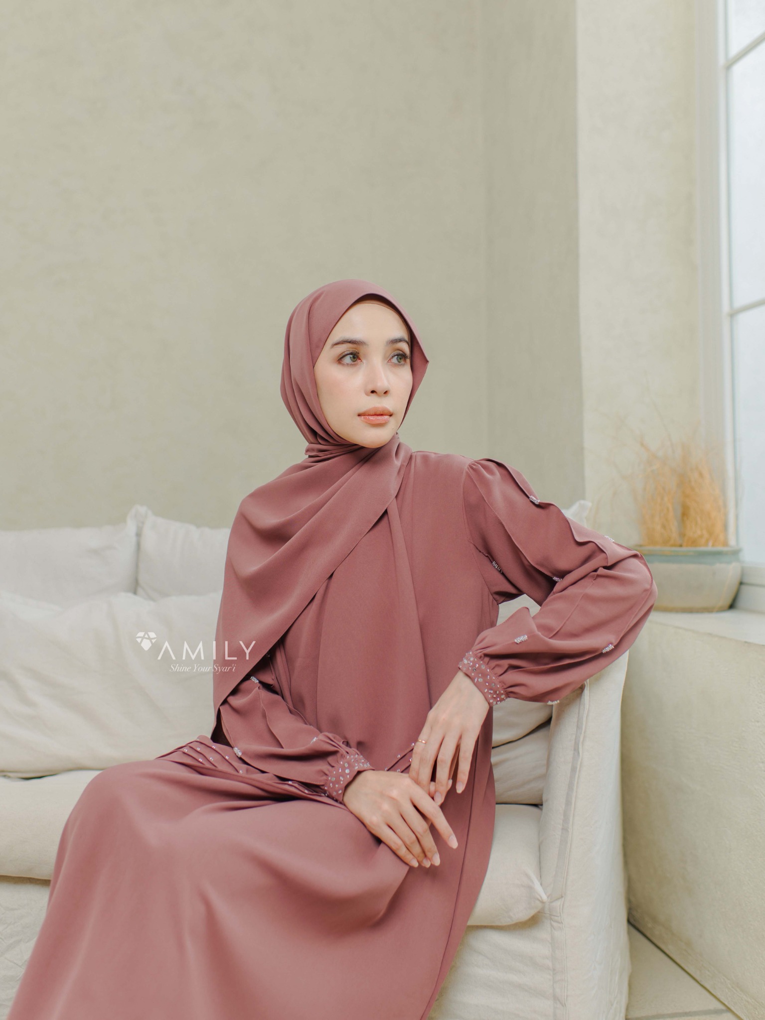 AMILY -  Pesona Pashmina Dewasa