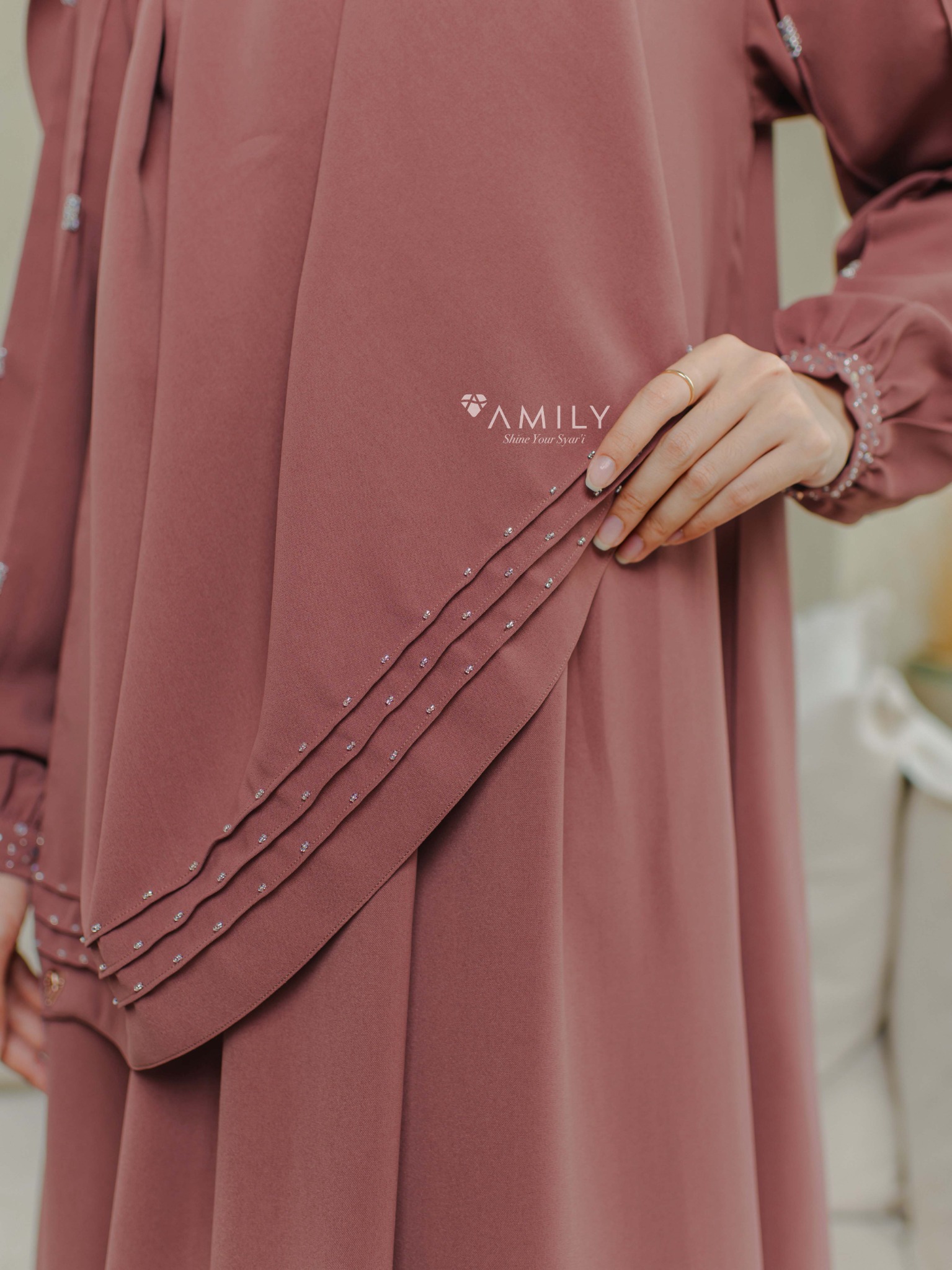 AMILY -  Pesona Pashmina Dewasa