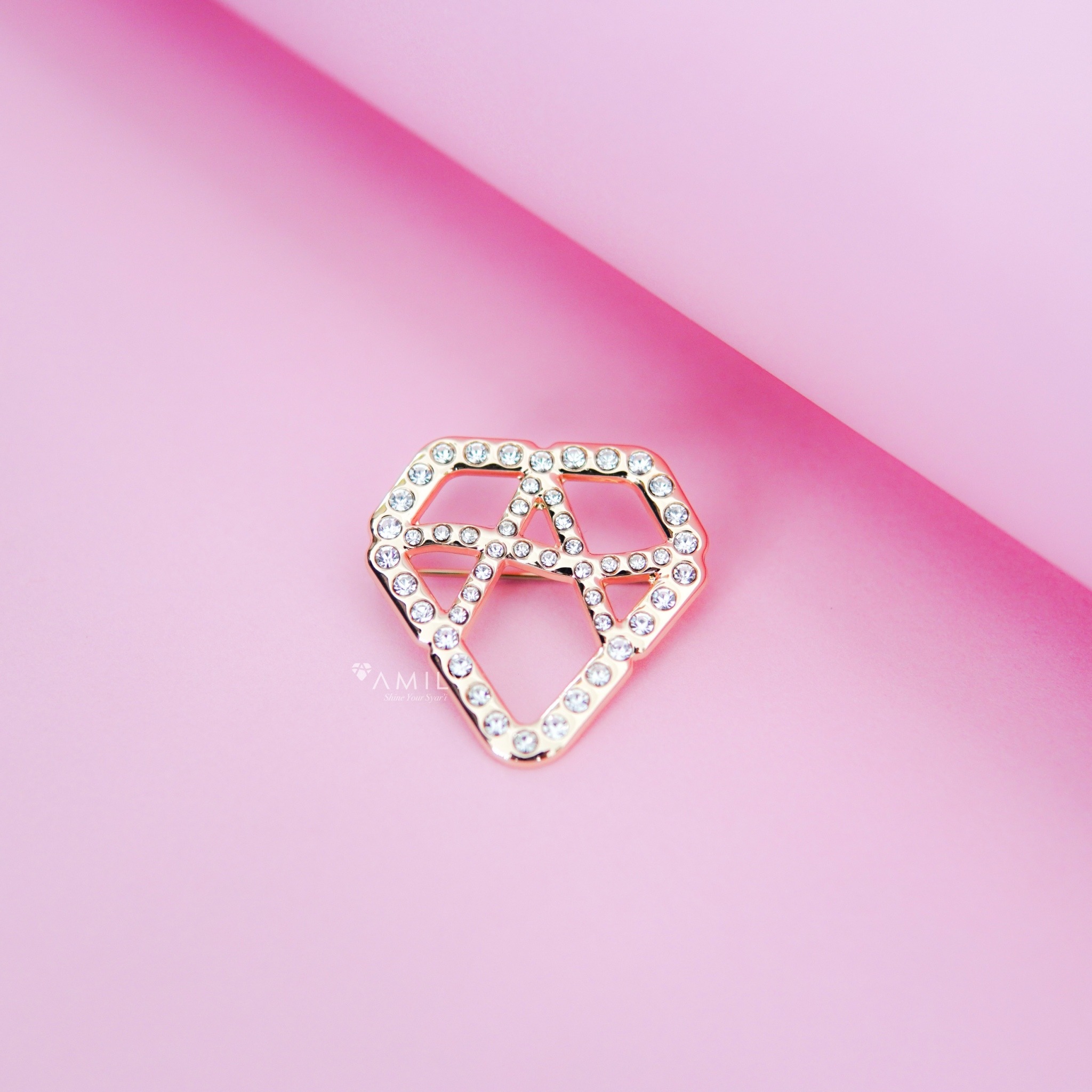 Signature Brooch Diamond