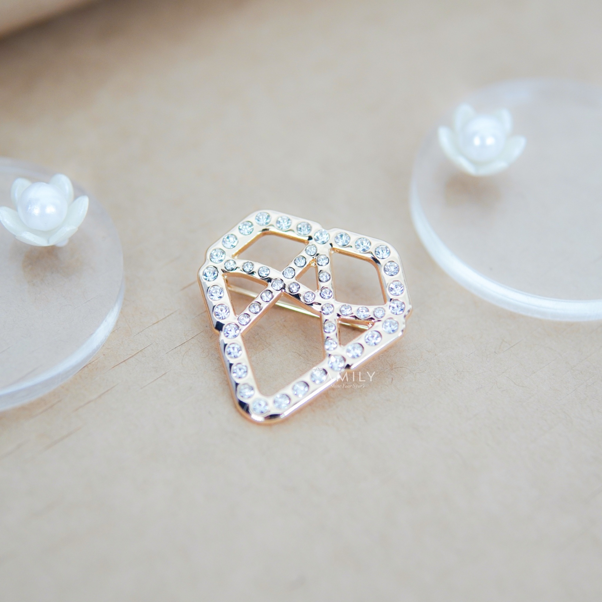 Signature Brooch Diamond