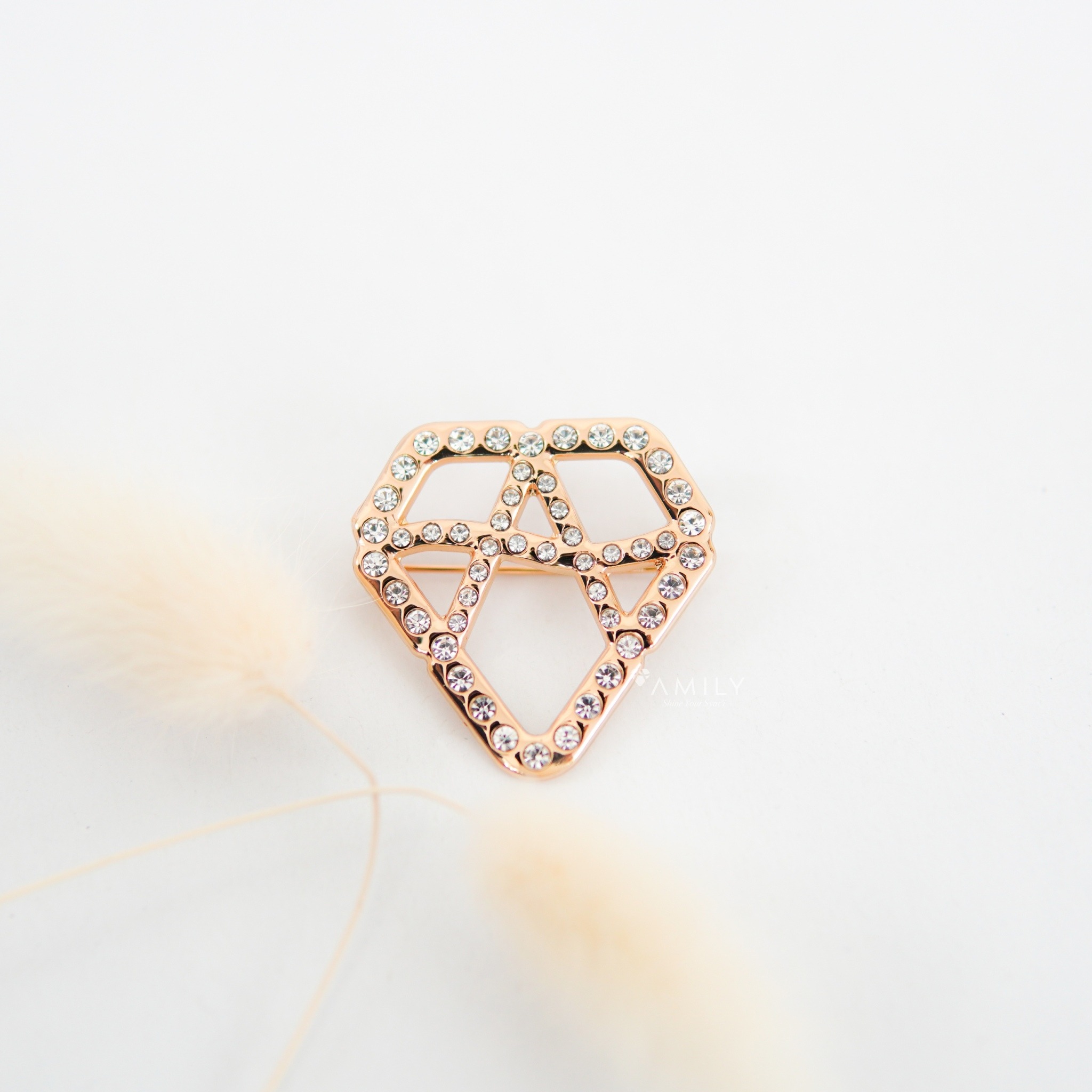 Signature Brooch Diamond