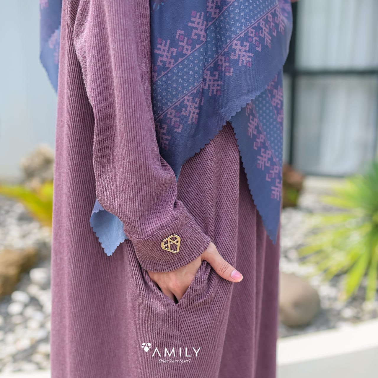 Leeqa Abaya