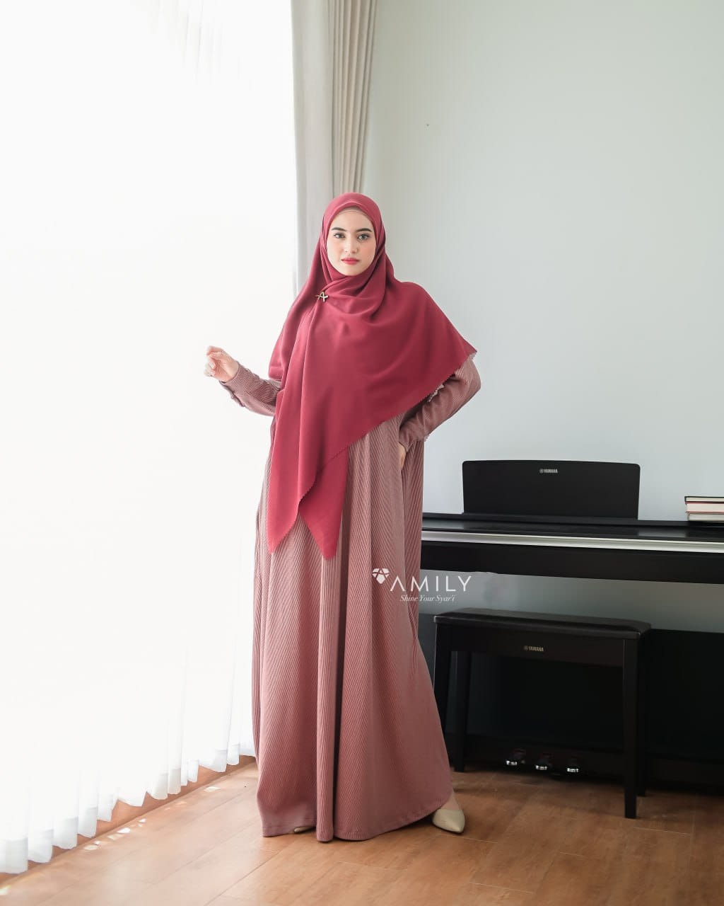 Leeqa Abaya