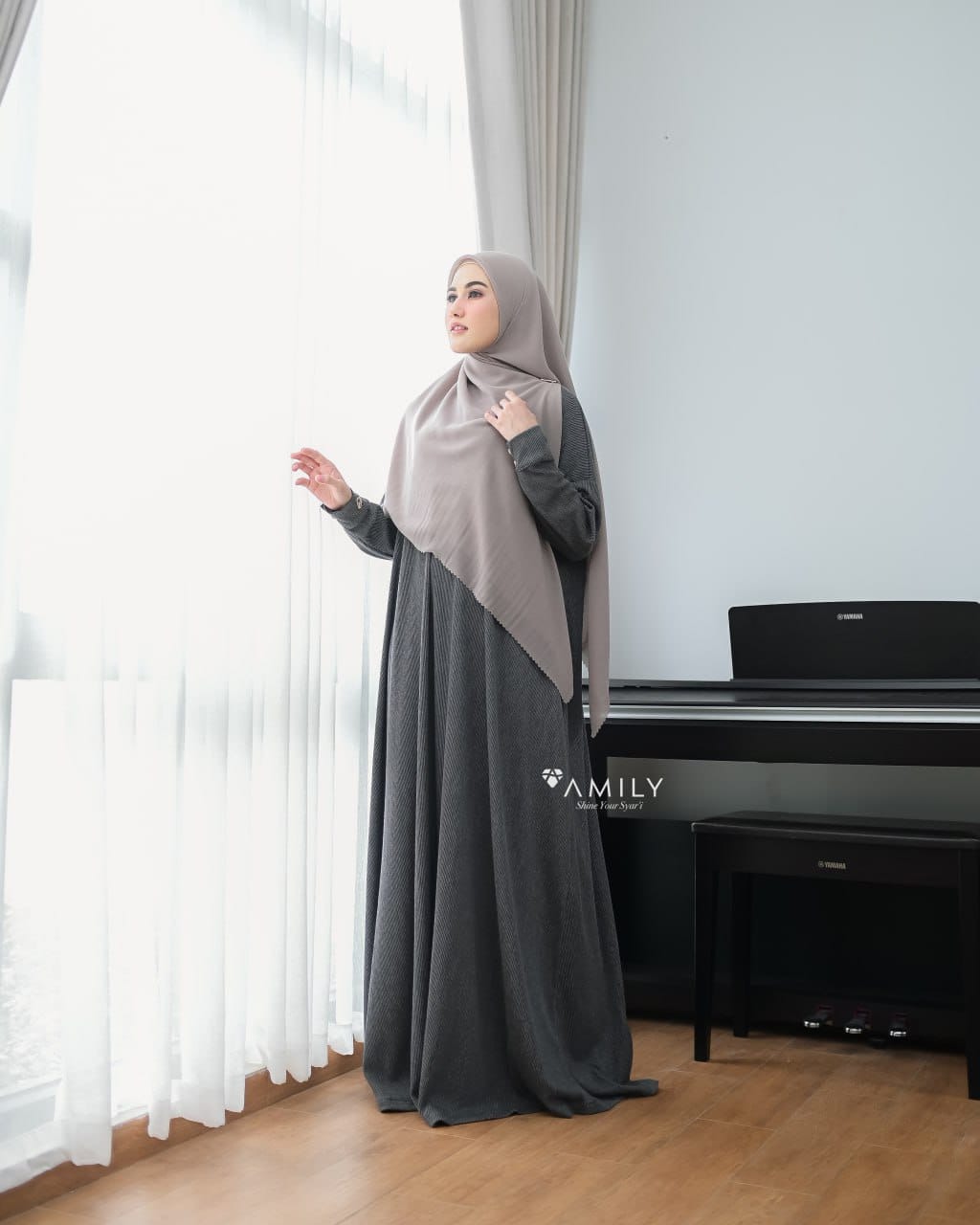 Leeqa Abaya