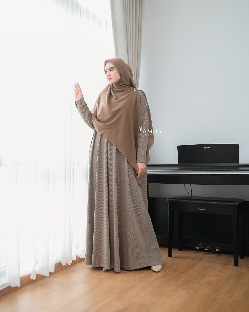 Leeqa Abaya