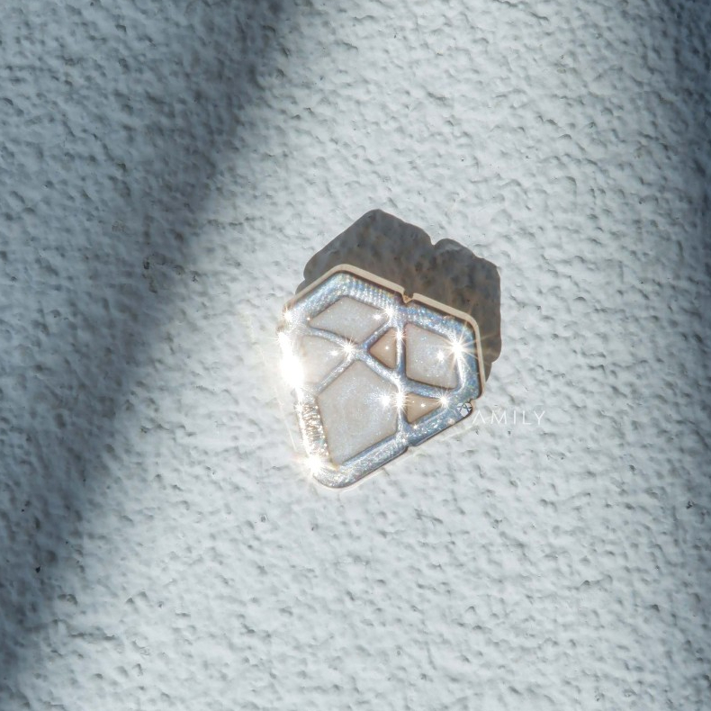 AMILY - Small Pin Brooch Mini Premium