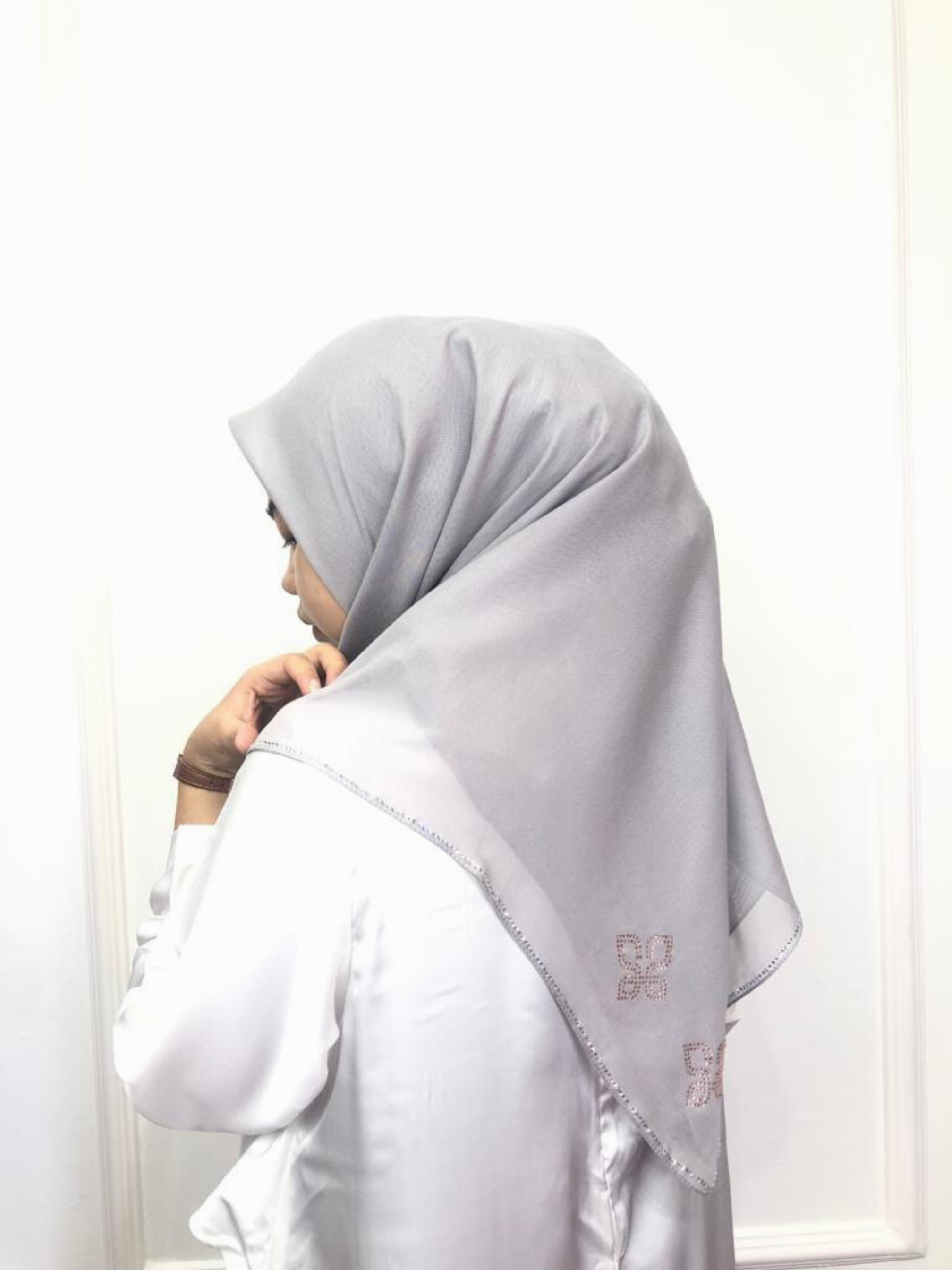 Hijab Square - Amorra Series 01 -  Grey