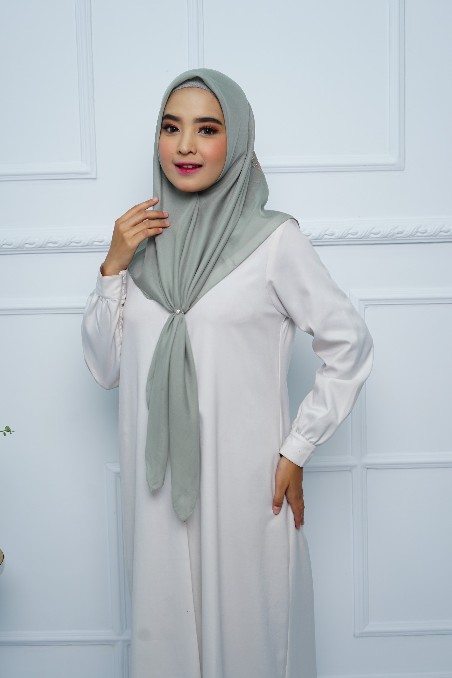 Hijab Square - Amorra Series 02 - Grey