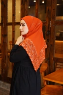 Hijab Square - Rayya Brokat - Merah Bata