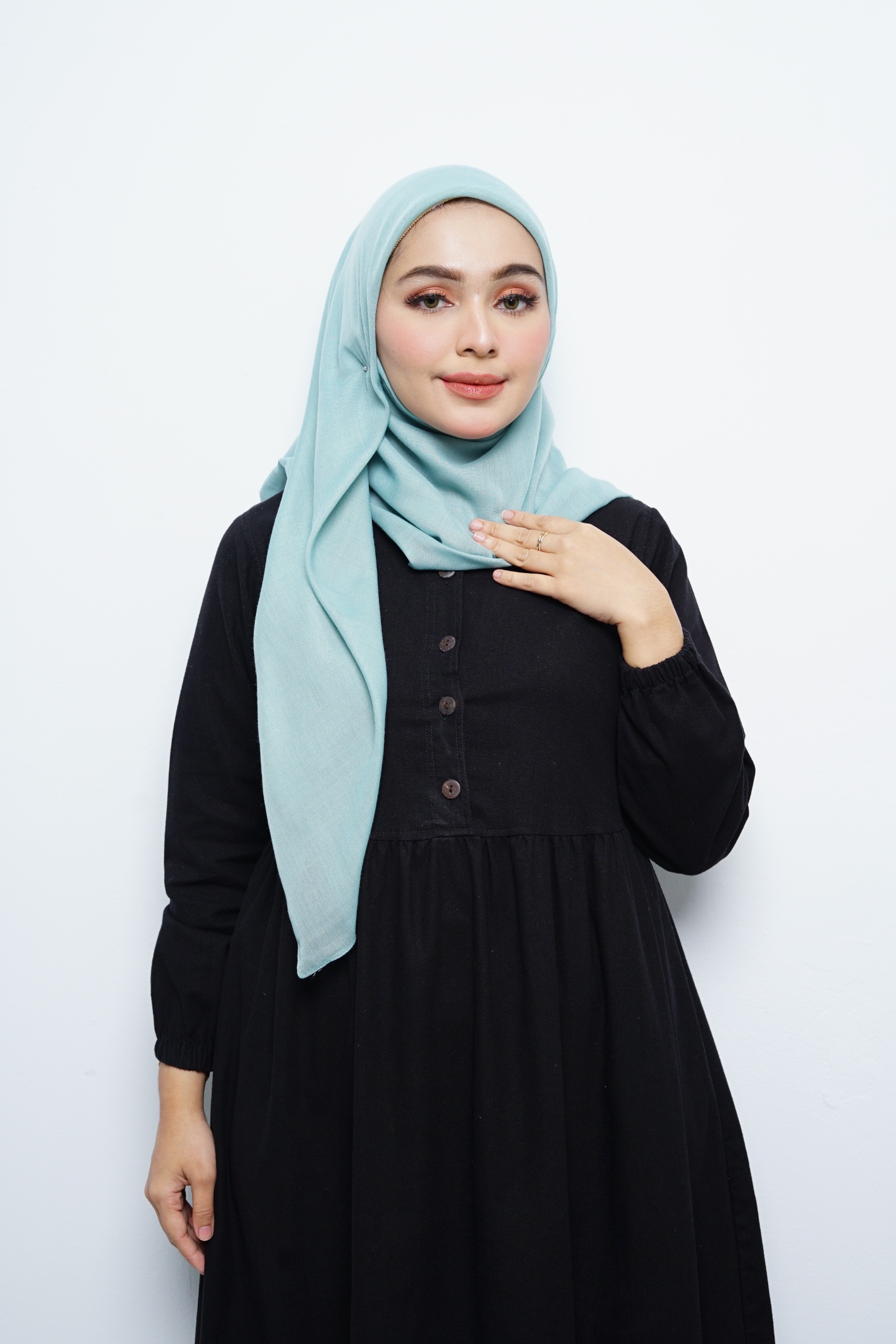 Hijab Square - Amecca Brokat - Wardah Voal