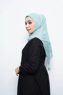 Hijab Square - Amecca Brokat - Wardah Voal