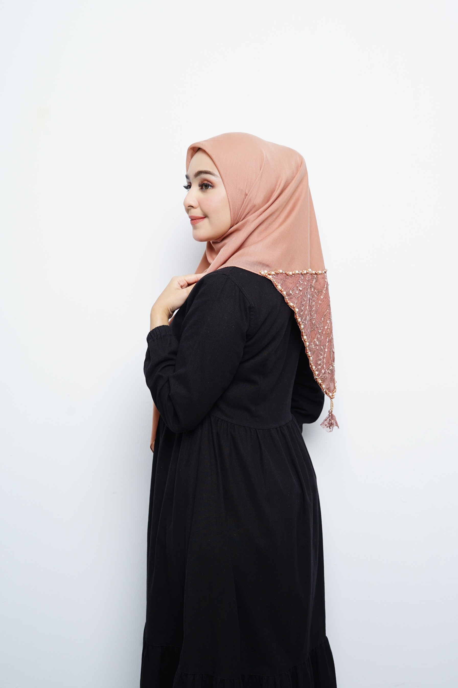 Hijab Square - Amecca Brokat - Coklat Caramel Voal