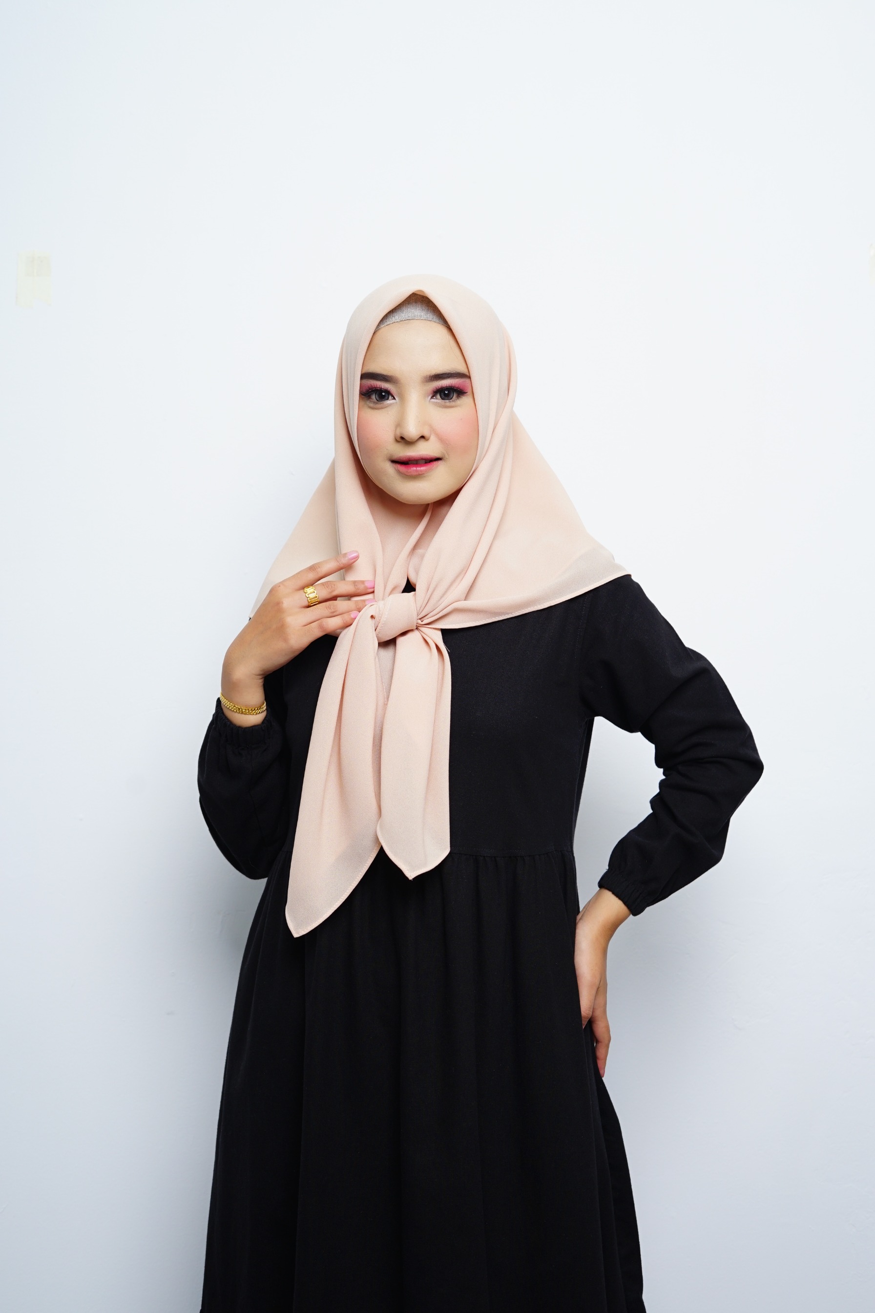 Hijab Square - Amecca Brokat - Cream Diamond