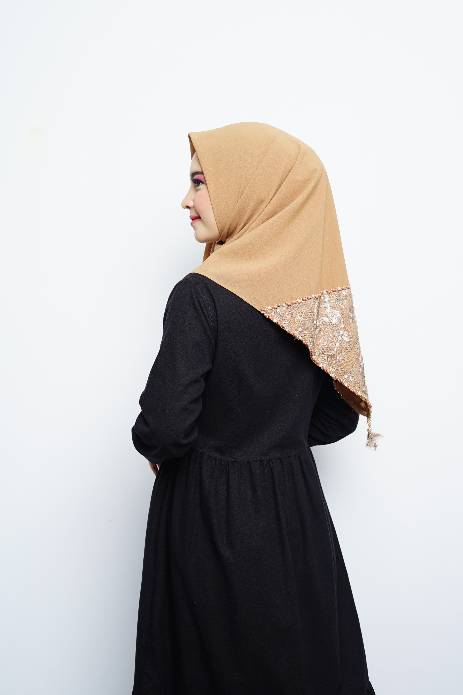 Hijab Square - Amecca Brokat - Gold Diamond