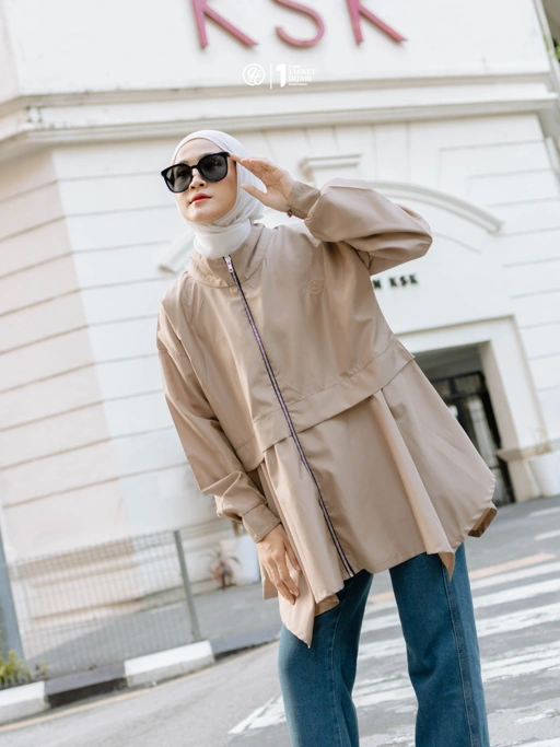Image of Hijacket Chloe Jaket Padel Wanita Modis Premium Despo | Jaket Muslimah Windproof & Water Repellent | Jaket Traveling Elegan