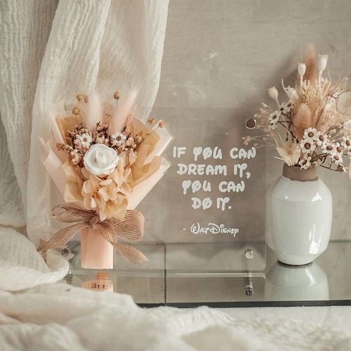 Mini Bouquet on Acrylic A5 | Bingkai Tulisan/Foto Bouquet Bunga Kering | Hadiah Custom Hiasan Meja