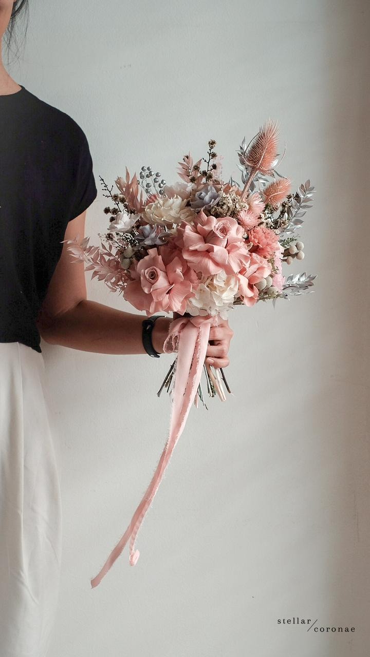 StellarCoronae - Medium Hand Bouquet