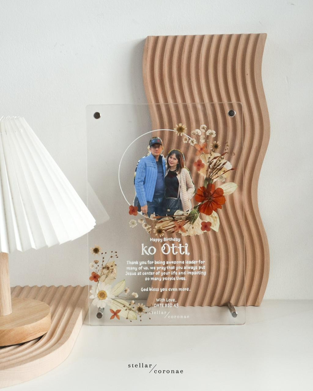 A4 Pristine Standing Portrait/Landscape | Bingkai Tulisan/Foto Bunga Kering | Hadiah Custom Hiasan Meja