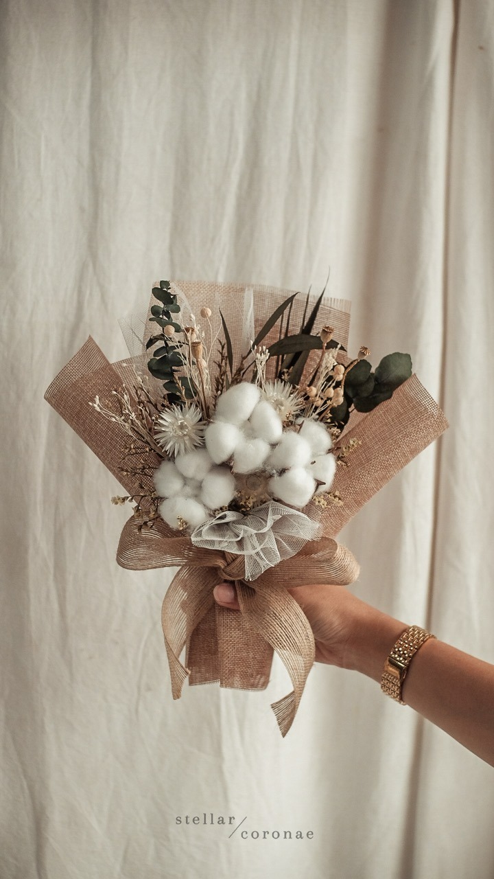 StellarCoronae - Small Bouquet with Wrap