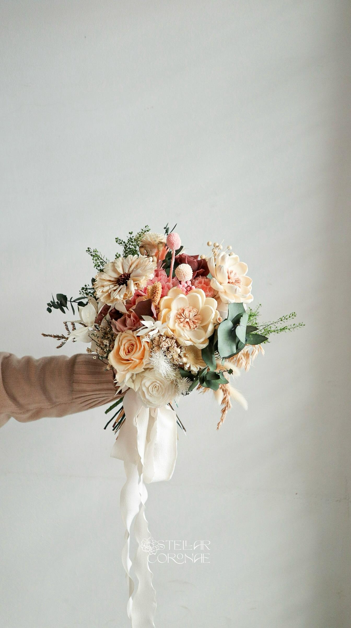 StellarCoronae - Medium Hand Bouquet