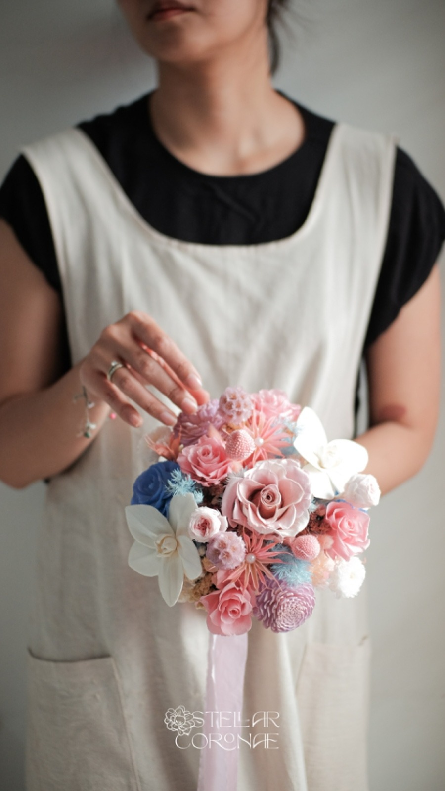 StellarCoronae - Medium Hand Bouquet