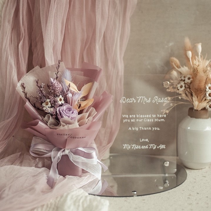 Mini Bouquet on Acrylic A5 | Bingkai Tulisan/Foto Bouquet Bunga Kering | Hadiah Custom Hiasan Meja