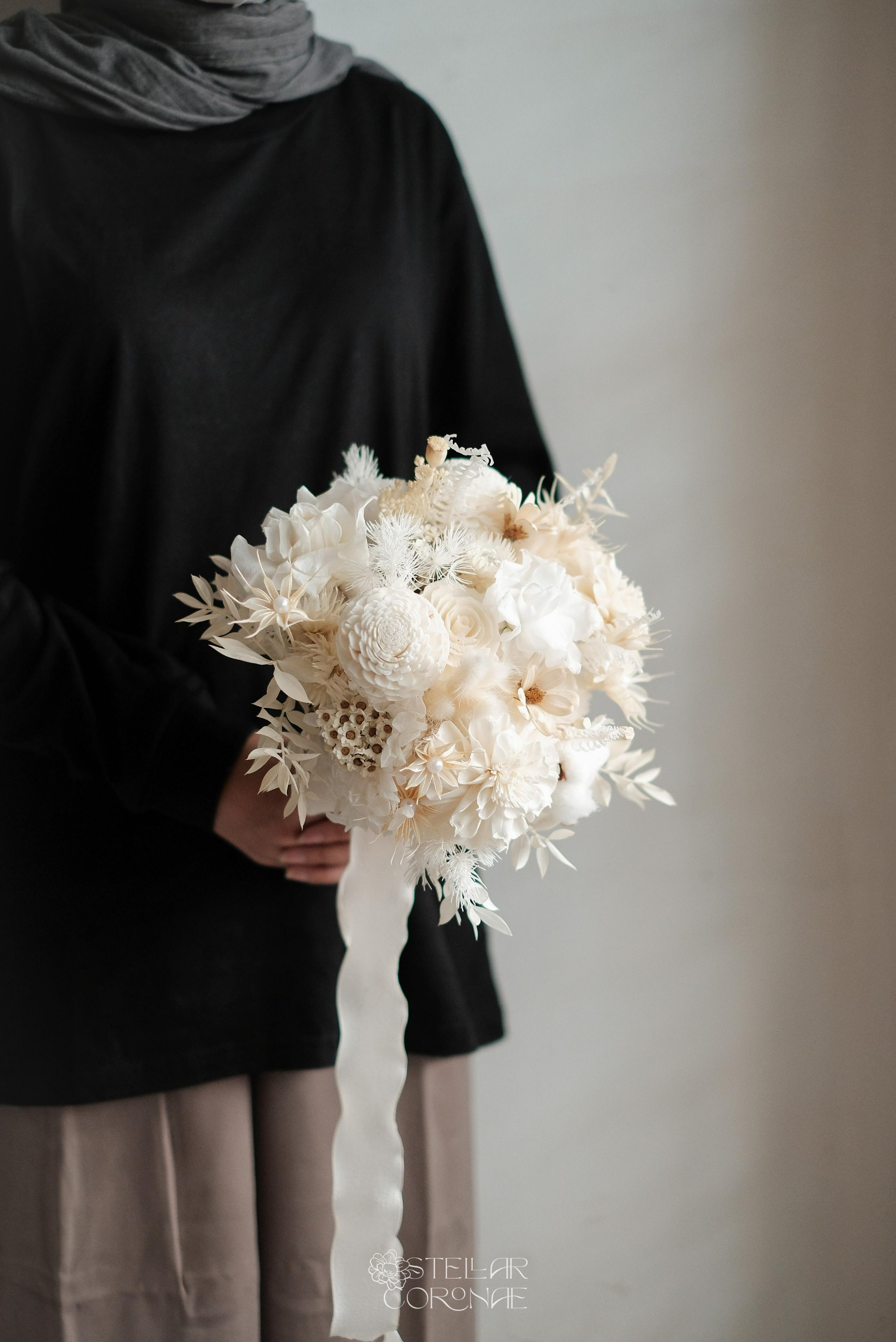 StellarCoronae - Medium Hand Bouquet