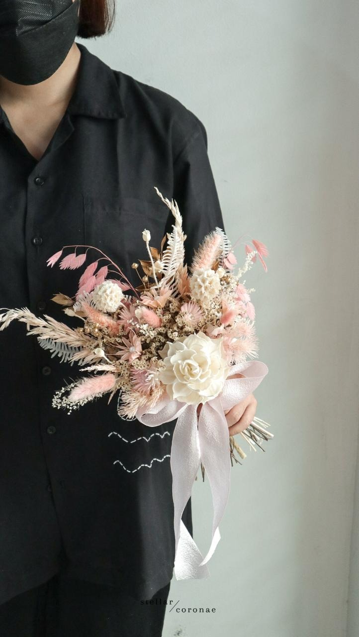 StellarCoronae - Small Hand Bouquet