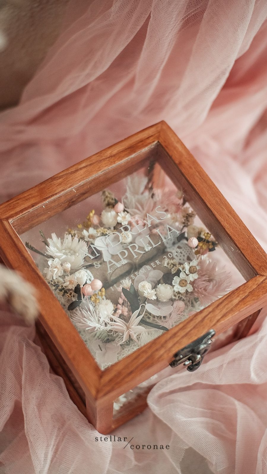 StellarCoronae - Acrylic + Wooden Ring Box