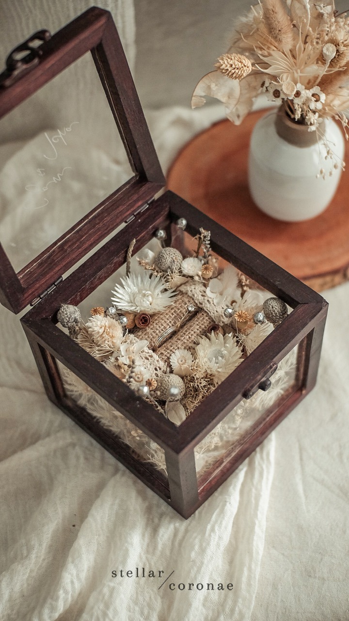 StellarCoronae - Acrylic + Wooden Ring Box