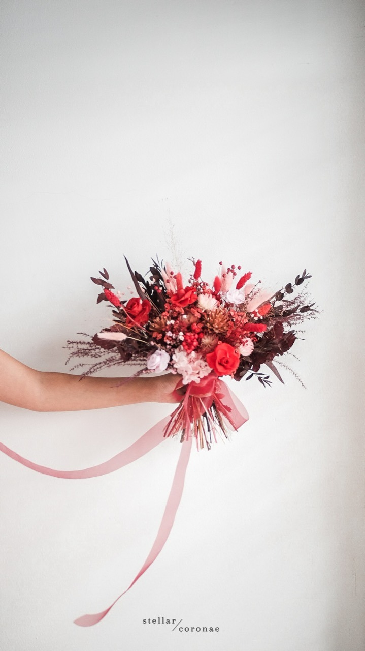 StellarCoronae - Medium Hand Bouquet