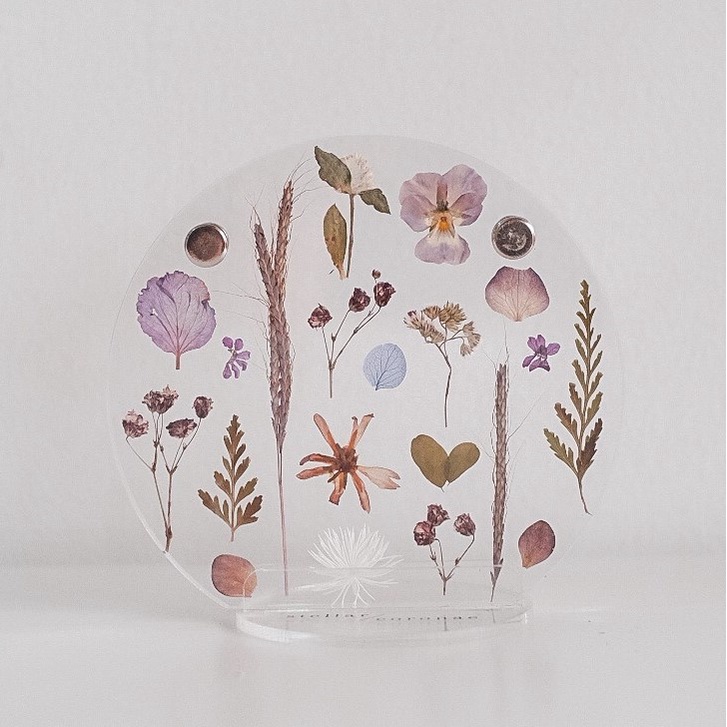 12cm Circle Pristine Standing | Bingkai Tulisan/Foto Bunga Kering | Hadiah Custom Hiasan Meja