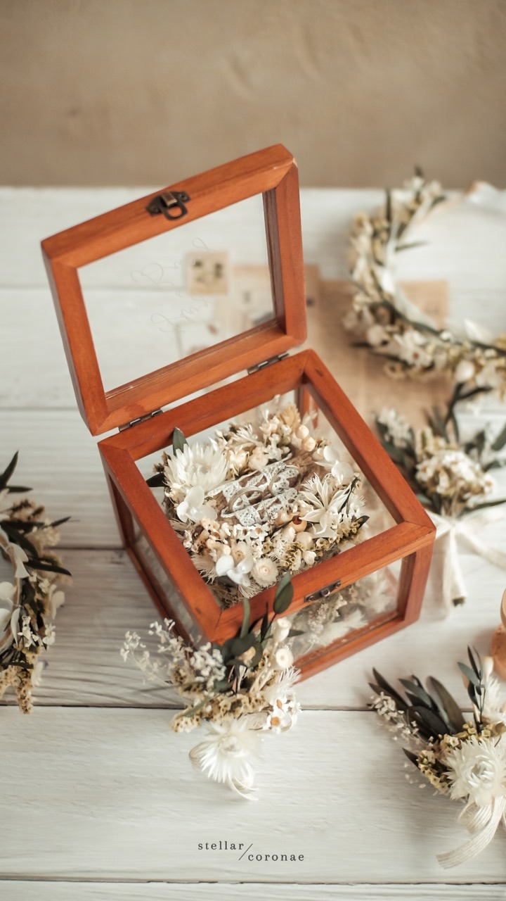 StellarCoronae - Acrylic + Wooden Ring Box
