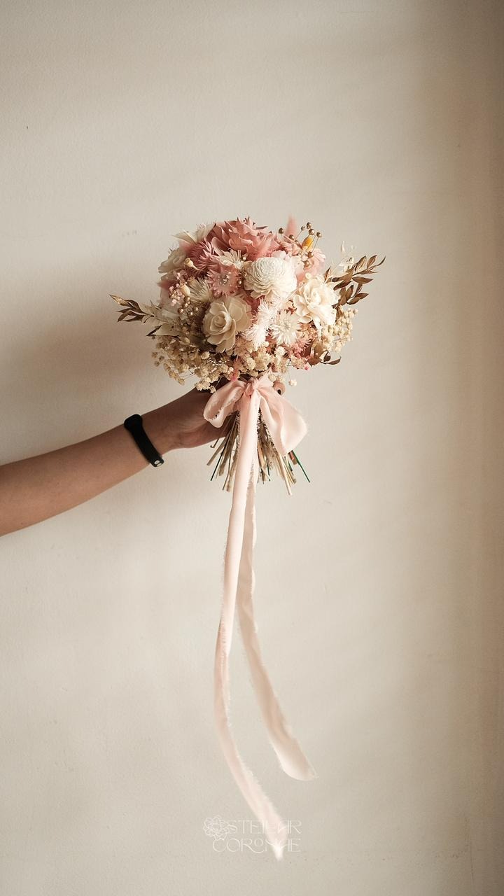 StellarCoronae - Medium Hand Bouquet