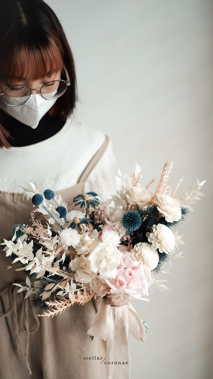 StellarCoronae - Medium Hand Bouquet