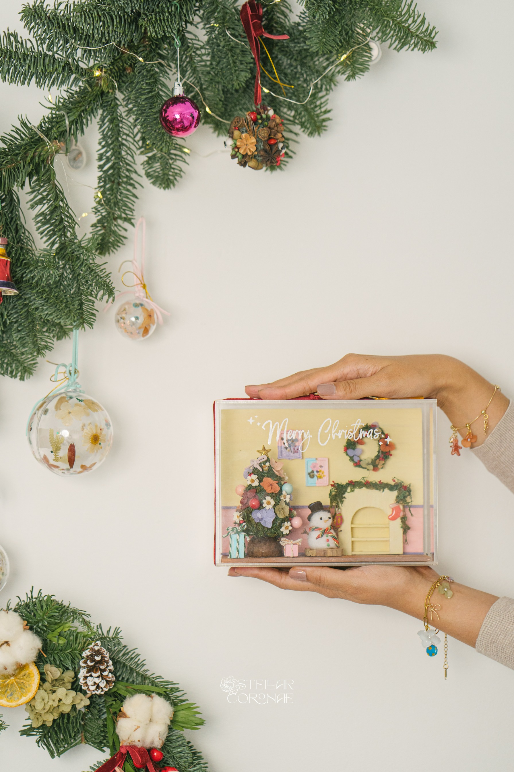 StellarCoronae - Christmas Diorama Box-Fireplace