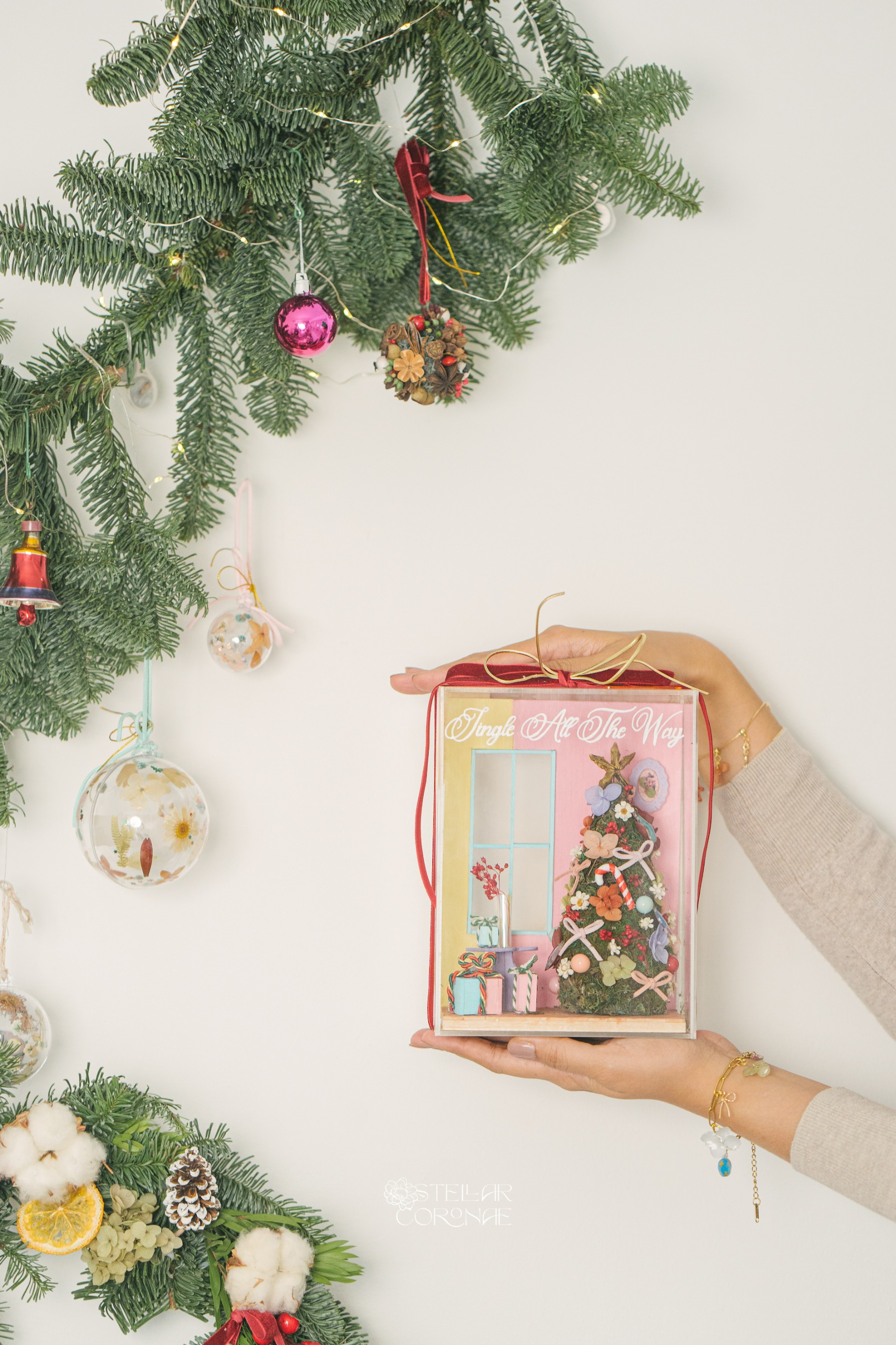 StellarCoronae - Christmas Diorama Box-Window