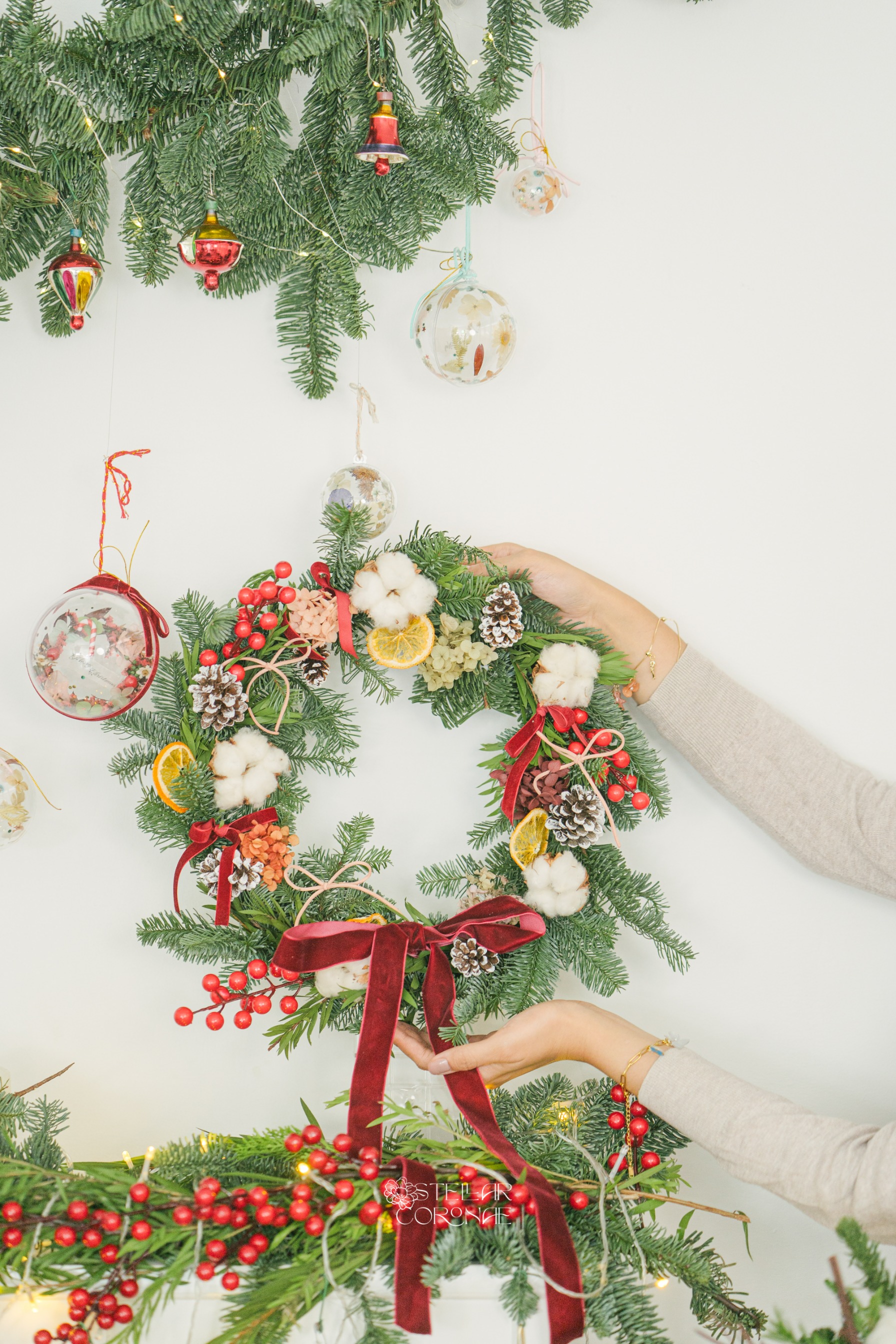 StellarCoronae - 35cm Christmas Wreath