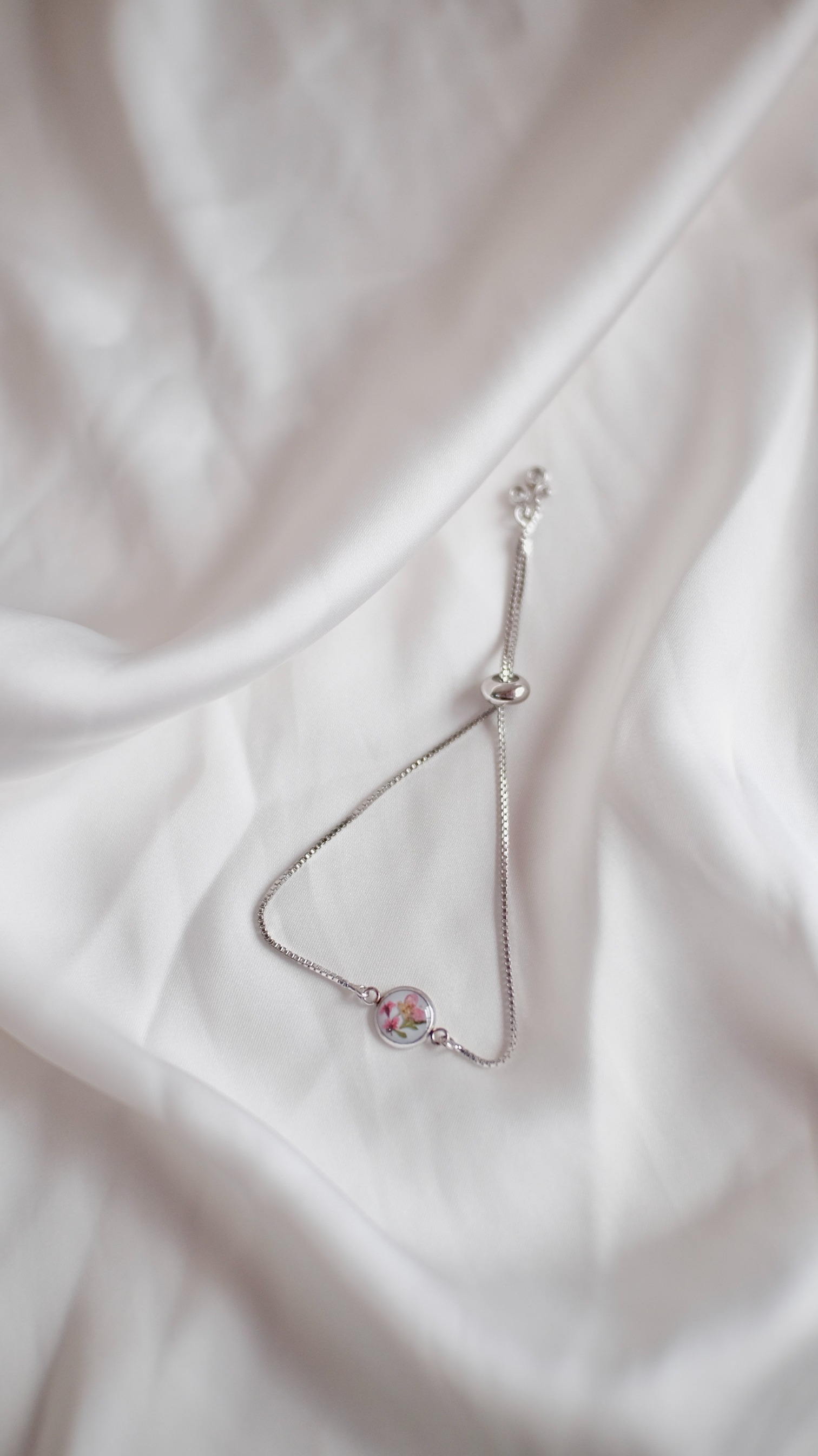 Bracelet Silver Full Resin Serut Ular | Gelang Resin Bunga Kering Rantai Serut Adjustable Stainless Anti Karat | Aksesoris Elegan, Aksesoris Harian, Aksesoris Estetik Semi-Formal