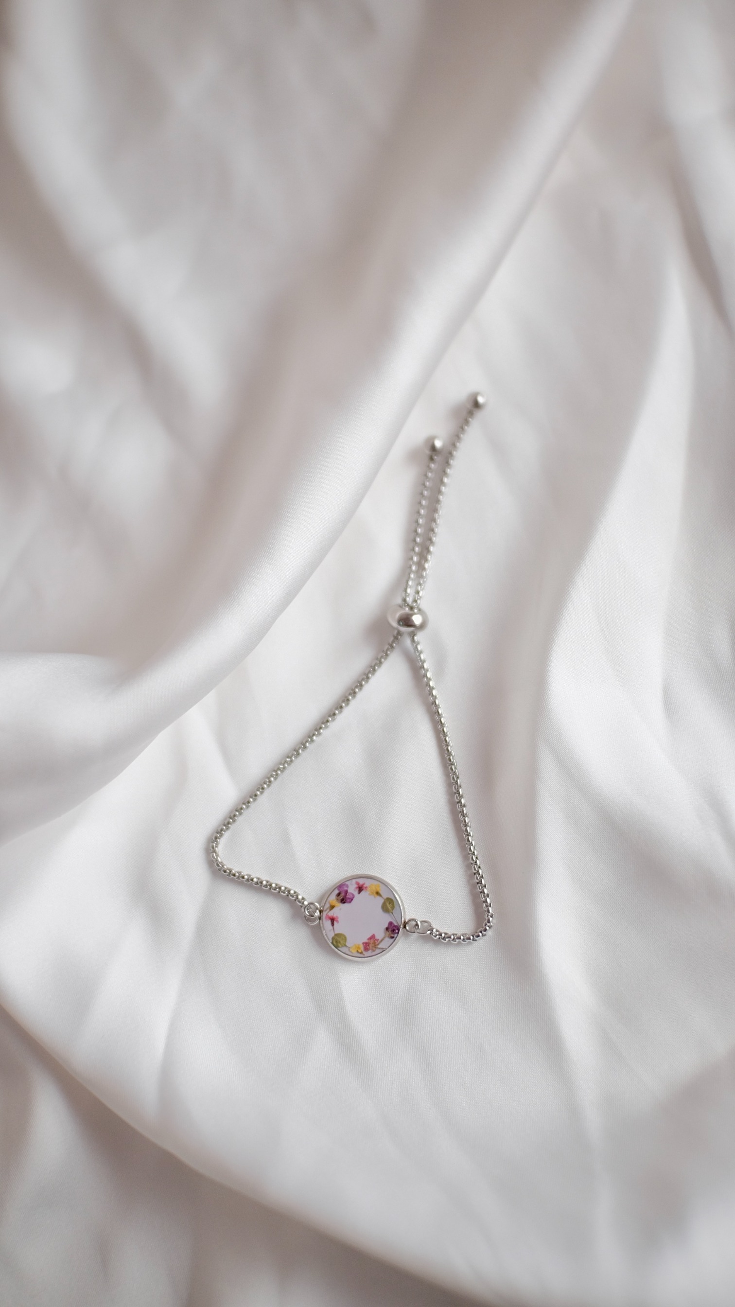 Bracelet Silver Full Resin Serut Ular | Gelang Resin Bunga Kering Rantai Serut Adjustable Stainless Anti Karat | Aksesoris Elegan, Aksesoris Harian, Aksesoris Estetik Semi-Formal
