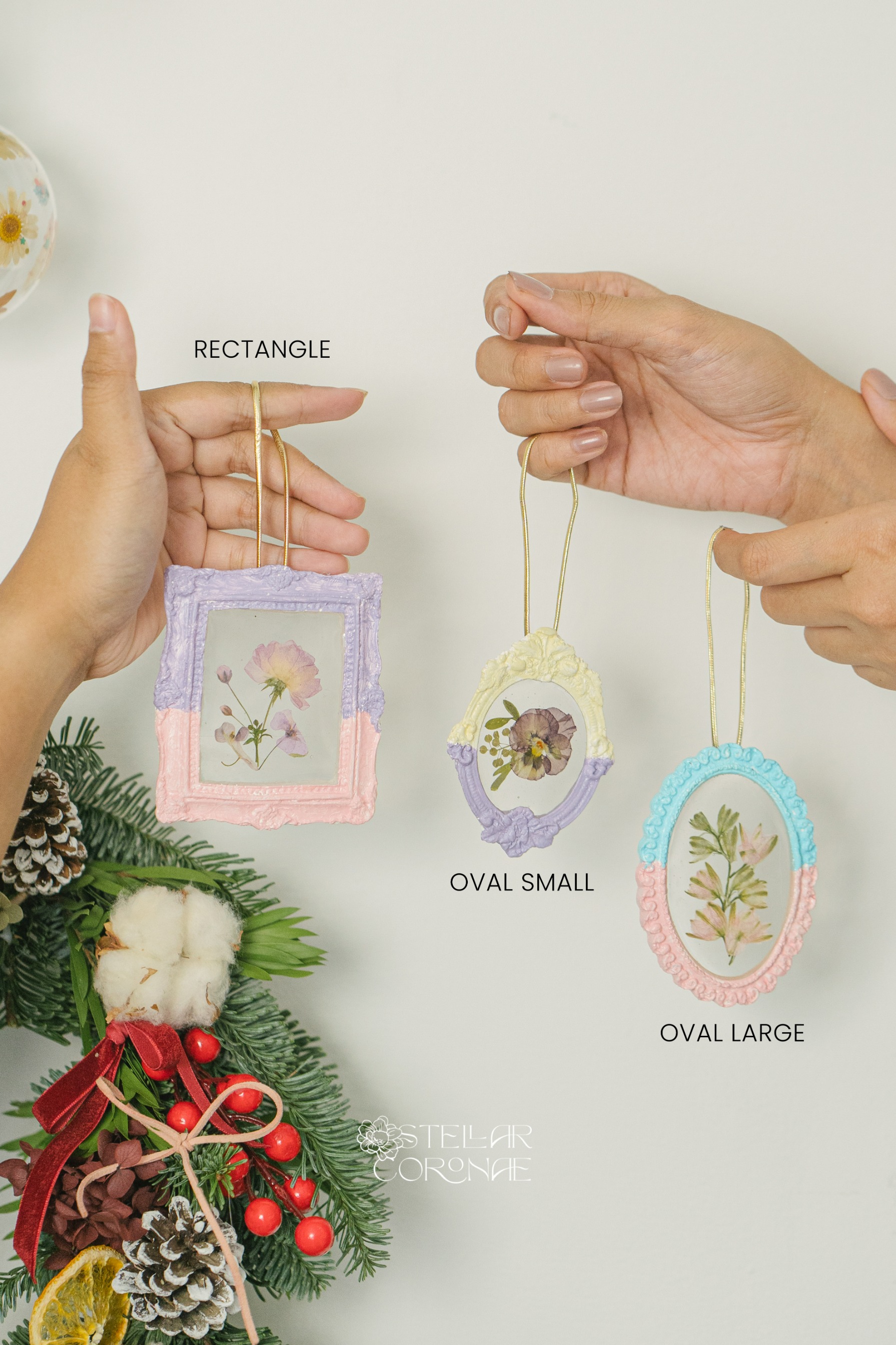 StellarCoronae - Christmas Pressed Flowers Hanging Frame Resin Ornaments