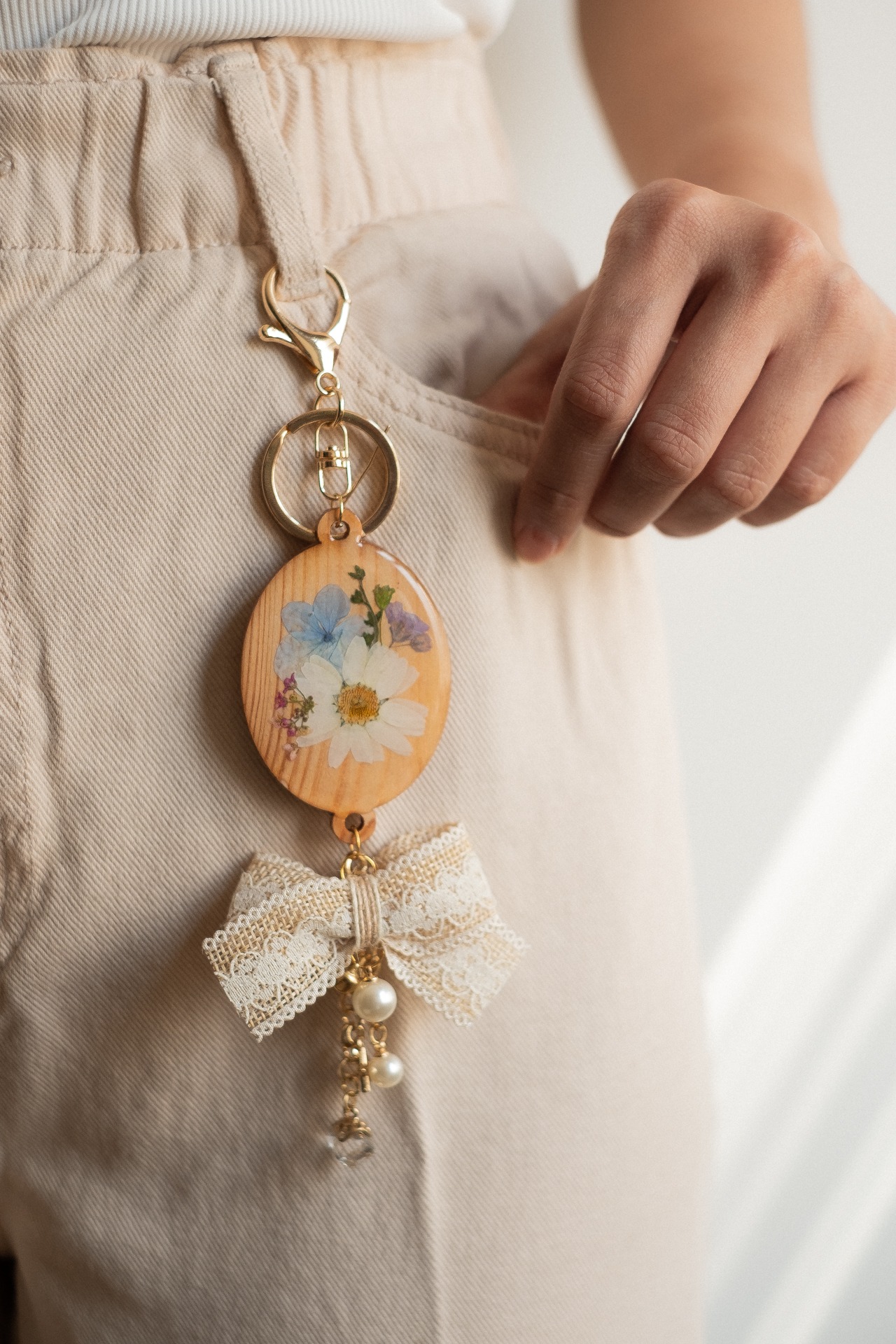 StellarCoronae - Oval Keychain Ribbon Solid OOTW