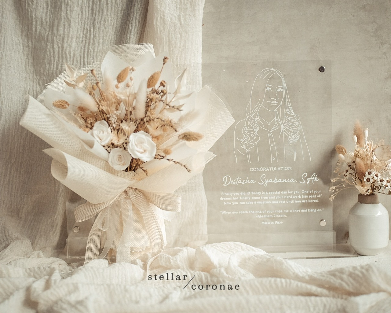 Bouquet on Acrylic A3 | Bingkai Tulisan/Foto Bouquet Bunga Kering | Hadiah Custom Hiasan Meja