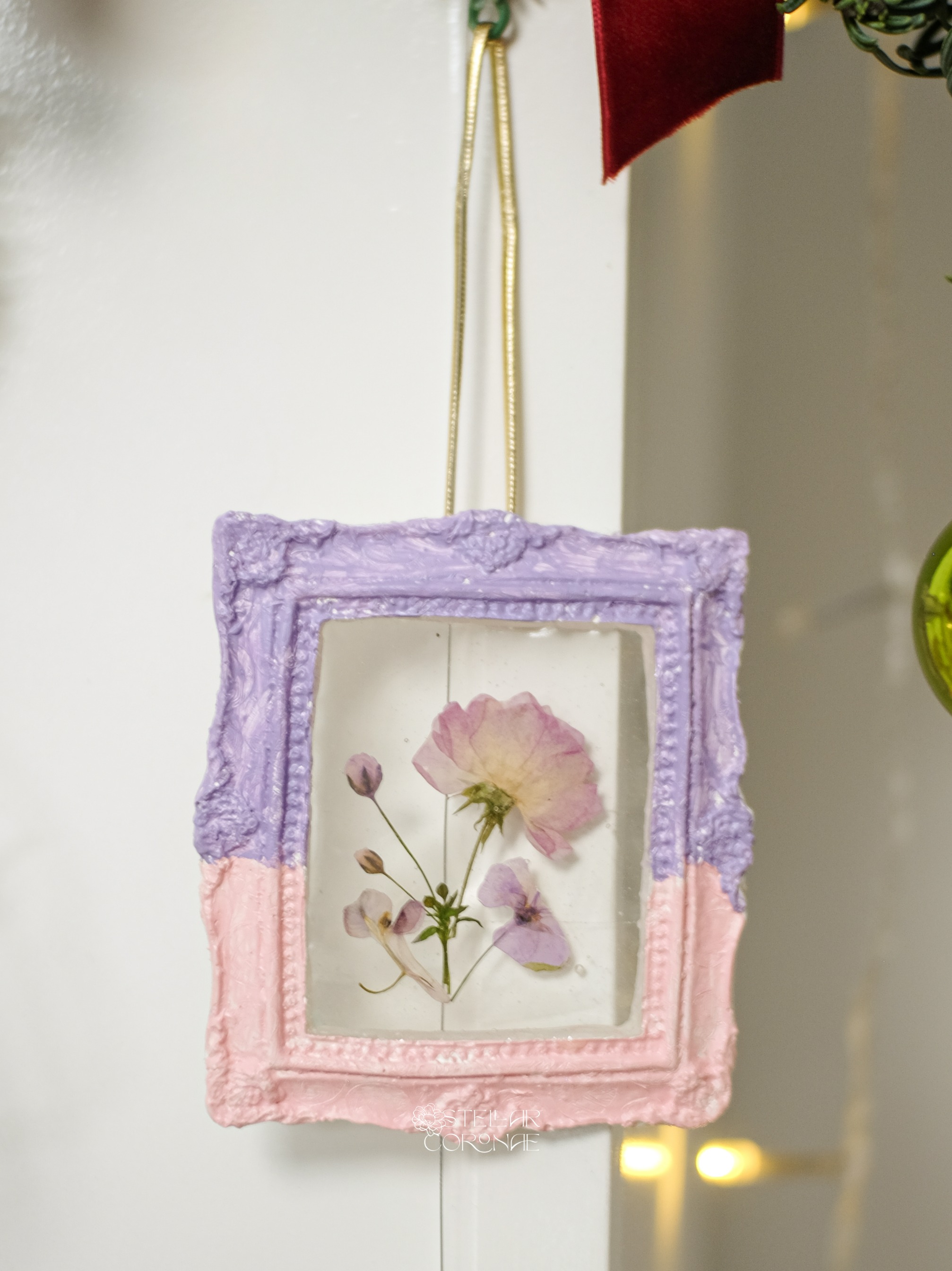 StellarCoronae - Christmas Pressed Flowers Hanging Frame Resin Ornaments