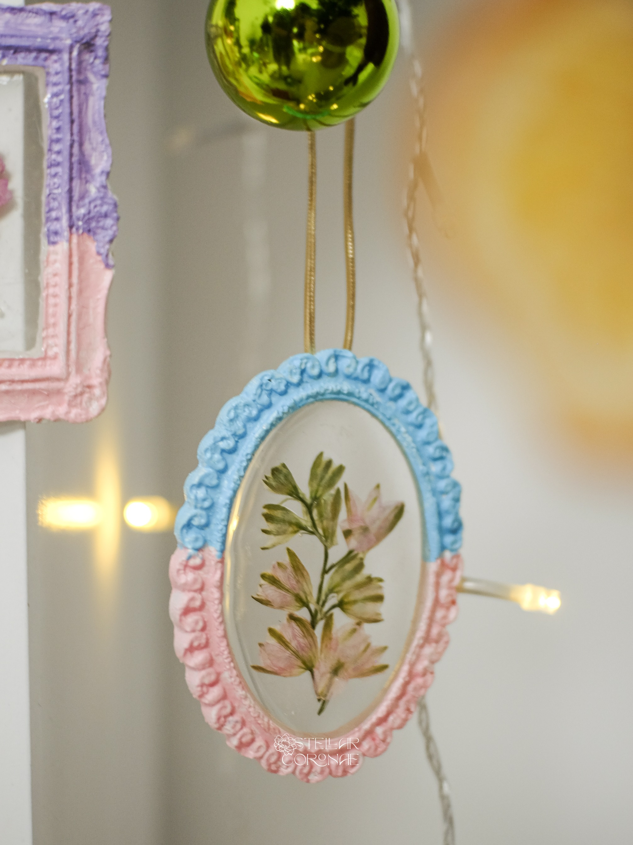 StellarCoronae - Christmas Pressed Flowers Hanging Frame Resin Ornaments