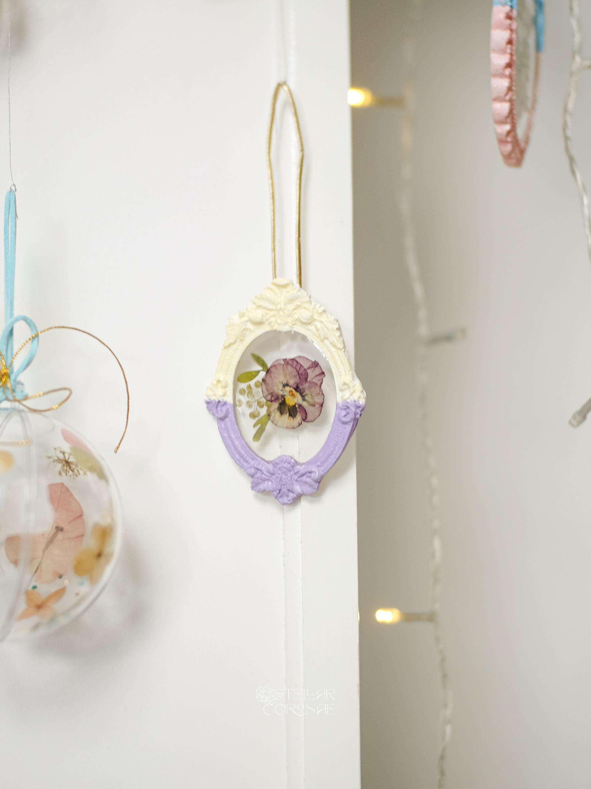 StellarCoronae - Christmas Pressed Flowers Hanging Frame Resin Ornaments