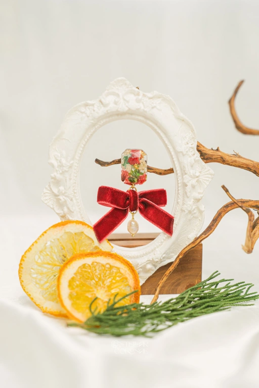 Image of StellarCoronae - Christmas Reinderr's Ribbons - Diamond Earrings