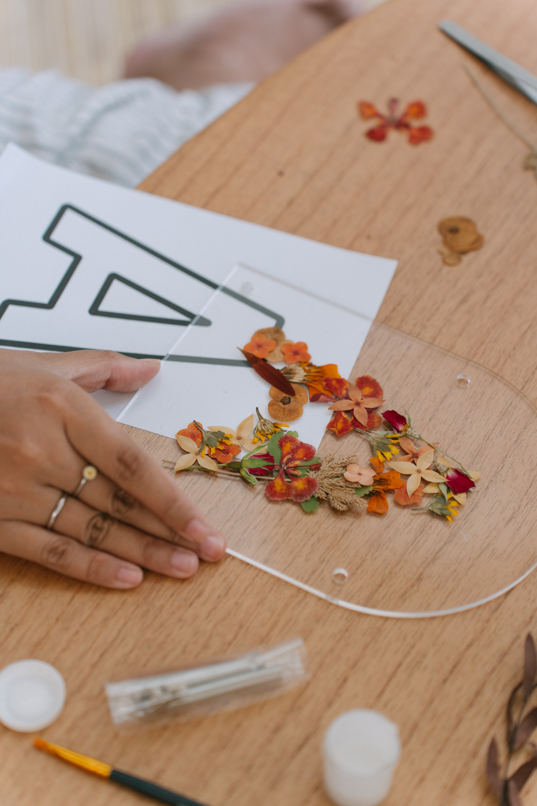 StellarCoronae - DIY KIT Pressed Flowers Letter Creation | DIY KIT Bunga Kering pada Akrilik Frame | Hadiah | Kado Valentine 