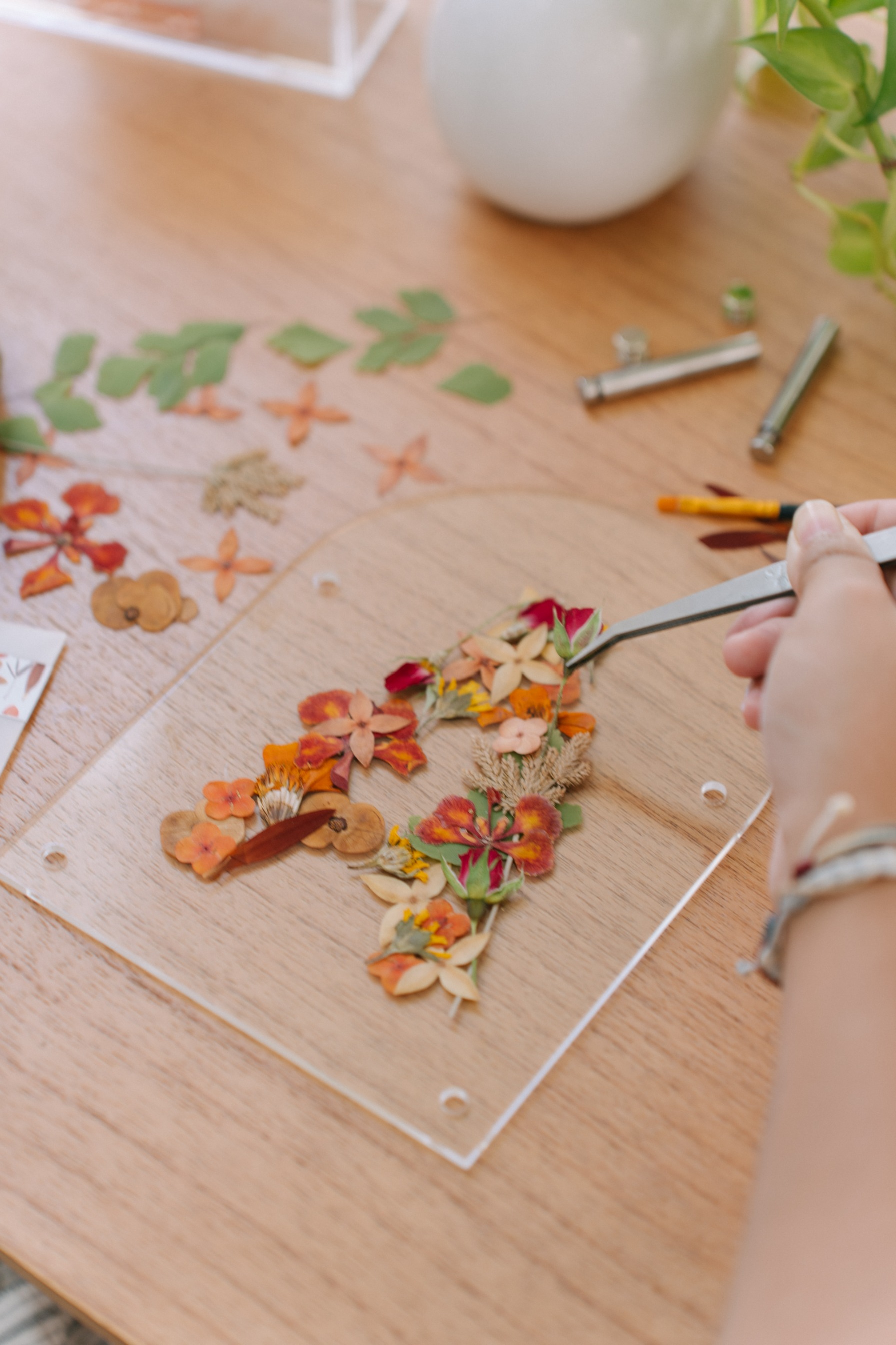 StellarCoronae - DIY KIT Pressed Flowers Letter Creation | DIY KIT Bunga Kering pada Akrilik Frame | Hadiah | Kado Valentine 
